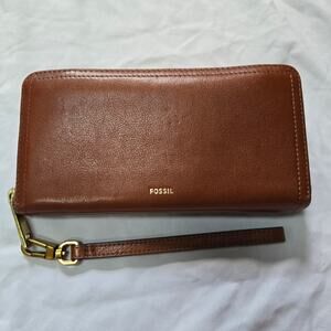 Fossil Logan Brown Leather RFID Zip Around Clutch With Detachable Wrist Strap